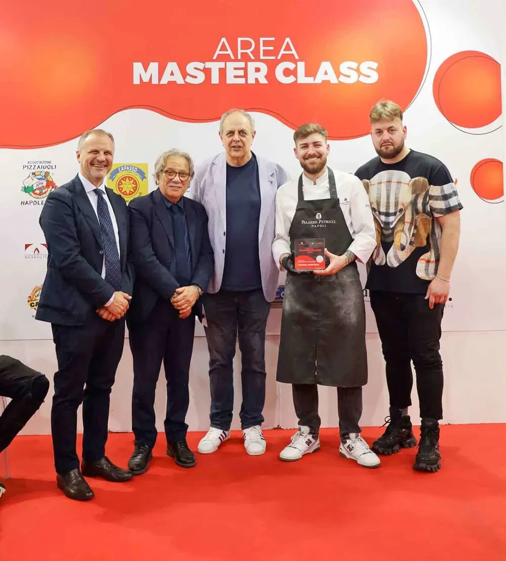 Premiazione di Davide Ruotolo con Capasso Food