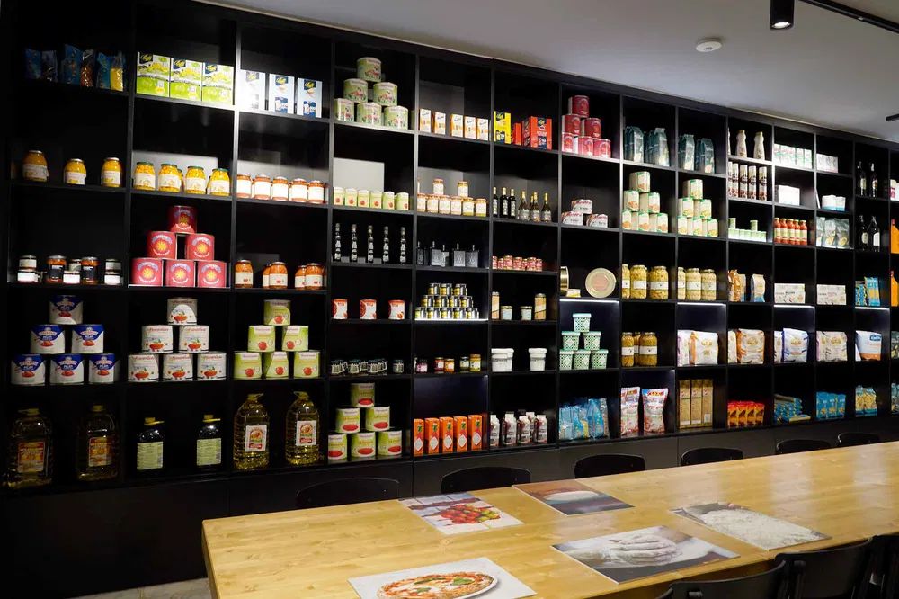 Gli scaffali del Capasso Superstore